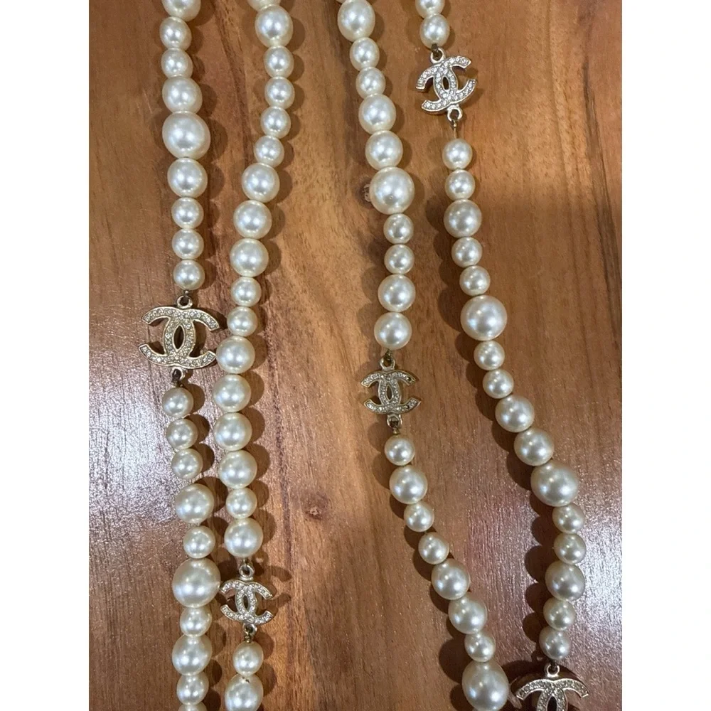 Chanel Faux Pearl & Strass CC Double Strand Rhinestone Logo Long Necklace - Picture 7 of 11